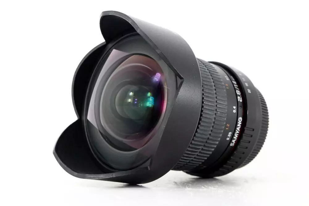 Samyang 14mm f/2.8 ED AS IF UMC Lens for Canon EF Mount-02